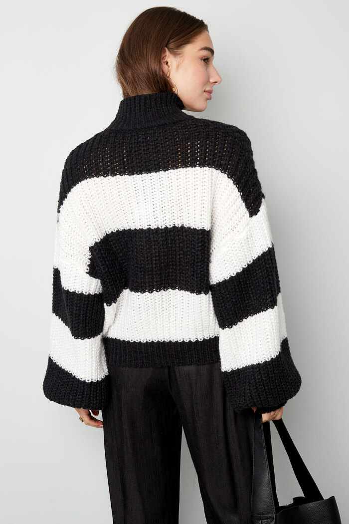 Warm knitted striped sweater - beige Picture11
